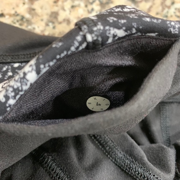 Lululemon Athletica leggings 🖤 - Picture 2 of 6